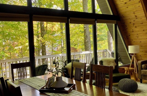 Upson Cabin | Apres’ Haus: Comfy A-Frame centrally located in Whitecap Village with fireplace