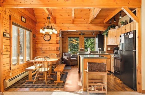 Rangeley House | 🐾As Good As It Gets - Private location on Dodge Pond, dog friendly