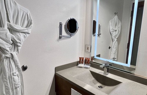 Bathurst Hotel | Atlantic Host Hotel, an Ascend Collection Hotel