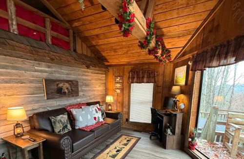 Sevierville Villa | Authentic, Rustic, Cute & Cozy!
