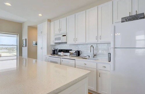 Town of Southampton Condo | Available due to last minute cancellation. Beautiful Dune Road Condo.