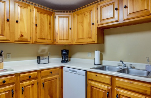 Bartlett House | Bartlett Townhome w/Balcony: 1 Mi to Ski Resort!
