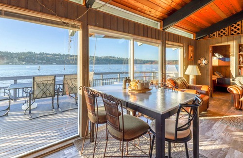 Clinton House | Bayfront home with views, WiFi, cable, patio and wood-burning fireplace