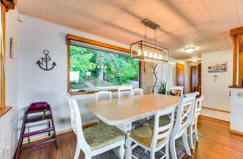 Anderson Island House | Beachfront Anderson Island Escape: Rainier Views!