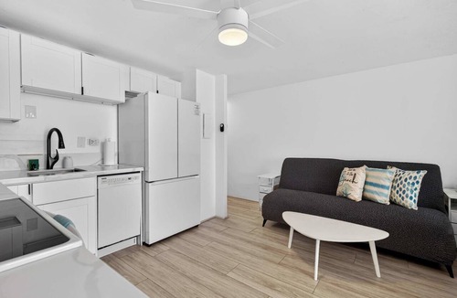 Punaluu Condo | Beachfront Condo with Lanai and View