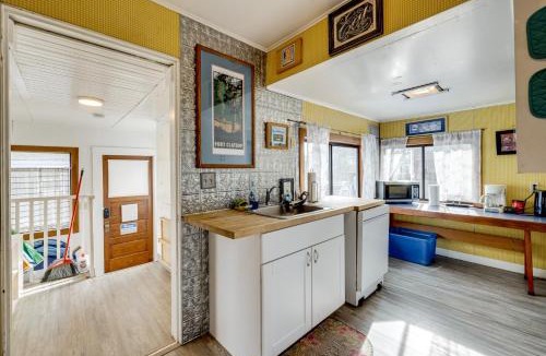 Seaside House | Beachfront Cottage on Seaside Promenade w/Hot Tub