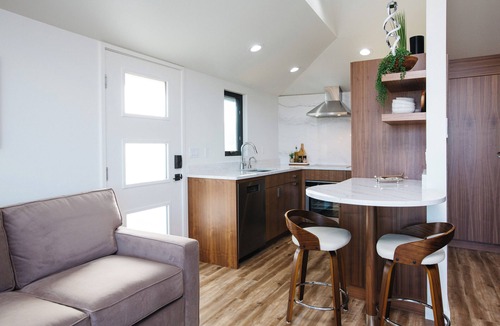 Oak Harbor House | Beachfront Hot Tub Escape for Two