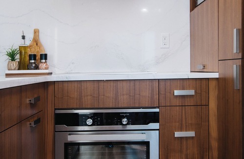 Oak Harbor House | Beachfront Hot Tub Escape for Two