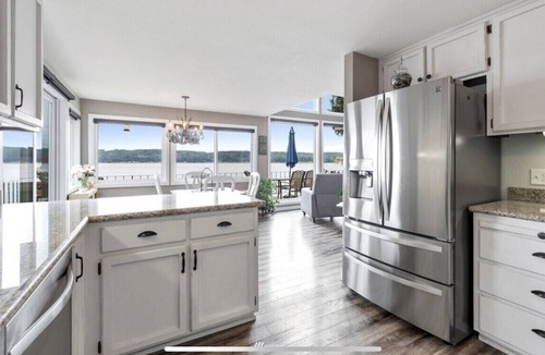 Belfair House | beachfront, private, water views from all rooms, high-end, 7mins to shops.