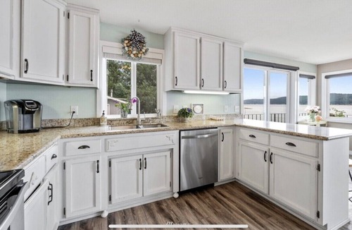 Belfair House | beachfront, private, water views from all rooms, high-end, 7mins to shops.