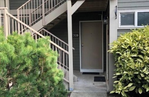 Regional District of Nanaimo Condo | Beachfront Walk-out in the Heart