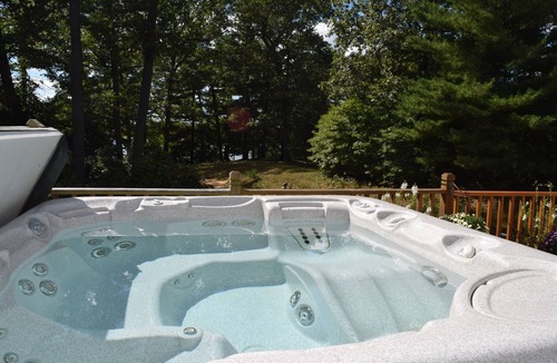 Kendall House | Beagle Beach + Hot Tub + Pontoon rental available