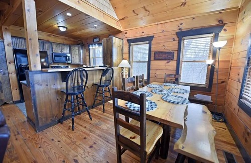 Mineral Bluff Cabin | Bear View Cabin | Enchanting 5-Bedroom Mountain Cabin with Stunning Views