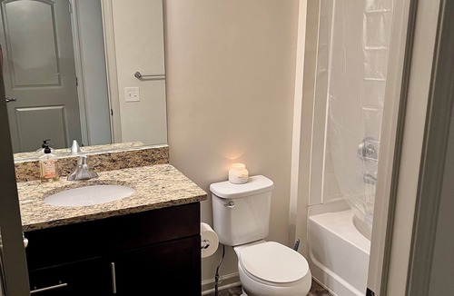 Yaphank Apartment | Beautiful & Convenient B&B Location with Airport Pick up & Drop Off!.