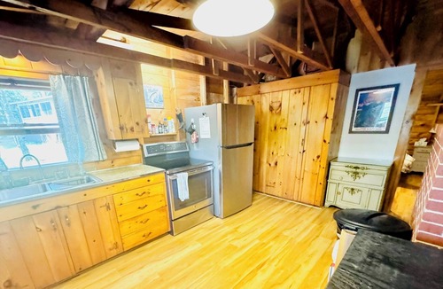 Millinocket House | Beautiful lakefront cabin, close to Baxter SP