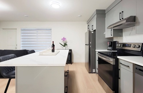 Yorkson House | Beautiful Langley Suite by Hwy 1 & Event Centre
