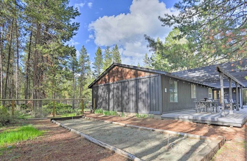 Three Rivers Cottage | Bend Getaway w/ Deck, Grill & Hot Tub on 10 Acres!