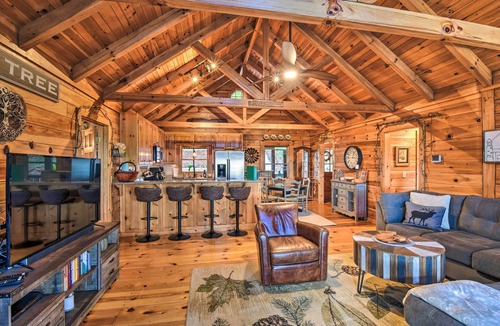 Tate Cabin | Bent Tree Cabin with Mountain & Lake Views!