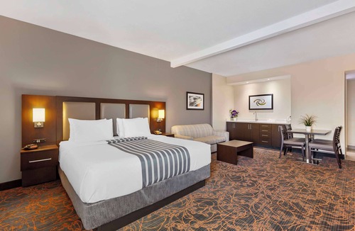 Scarborough Hotel | Best Western Plus Executive Inn