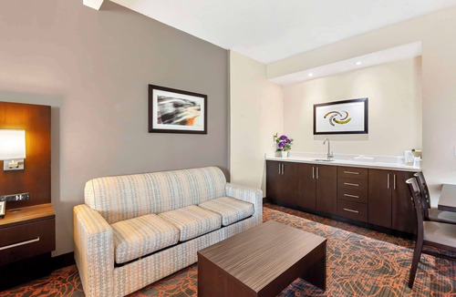 Scarborough Hotel | Best Western Plus Executive Inn
