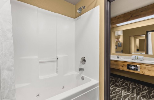 Hamilton Hotel | Bitterroot River Inn & Conference Center