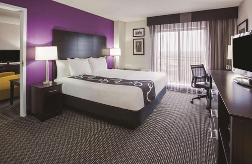 West Bloomington Hotel | Bloom Hotel