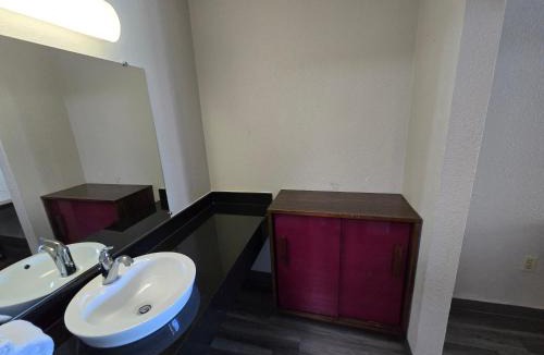 Violetville Hotel | Bloomfield Oasis
