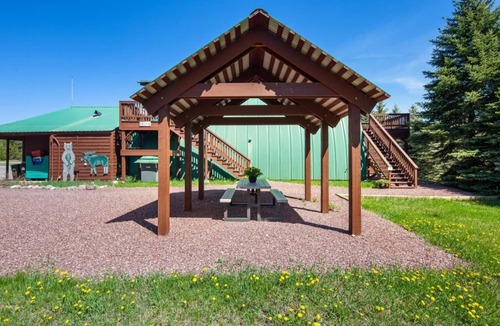 Coram Apartment | Blue Bird Mini Studio! 6 miles to Glacier National Park