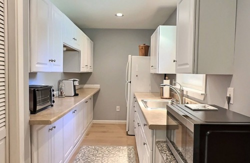 SeaTac Apartment | Blue Heron Studio with Spa Soaking Tub + Near SeaTac