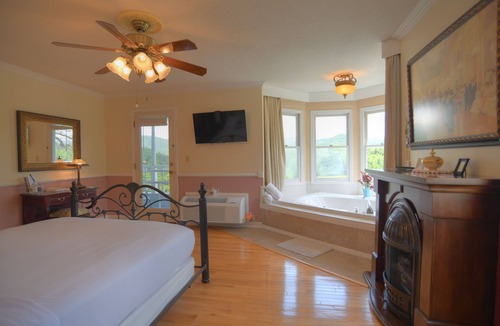Sevierville Bed & Breakfast | Blue Mountain Mist Country Inn & Spa