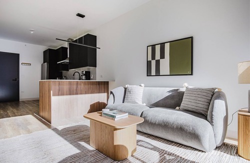 Streeterville Apartment | Blueground | River North, balcony & pool, nr Pier