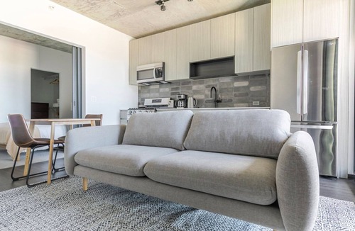 Near West Side Apartment | Blueground | West Loop, pool, nr United Center