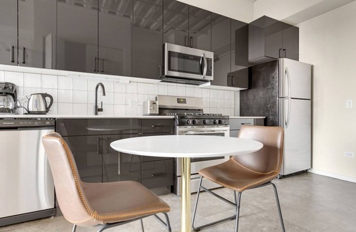 Near West Side Apartment | Blueground | West Loop, rooftop, nr Union Park
