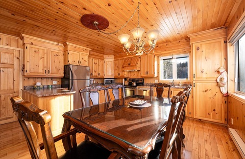 Saint-Simeon House | Breathtaking view of a lake
