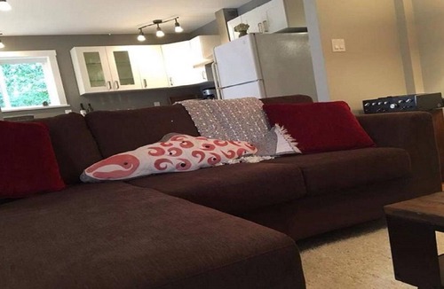 Comox House | Bright and Spacious Suite in Desirable Comox Peninsula-Short Term or Vacation