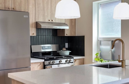 Leslieville House | Bright & Charming Central Leslieville Home with Easy Transit!