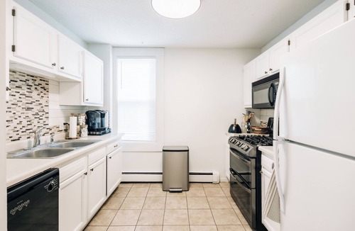 Summit - University House | Bright, chic, spacious, central for family with porch, swing chairs & parking