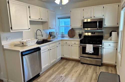 Summit - University House | Bright, chic, spacious, central for family with porch, swing chairs & parking