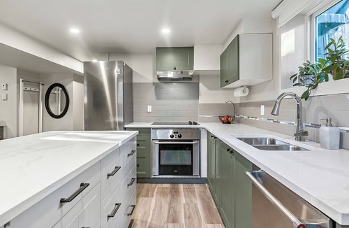 Haysboro Bed & Breakfast | Bright & Cozy Central Retreat