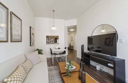Downtown Vancouver Apartment | Bright Downtown 1BR, Balcony, City Views & Parking