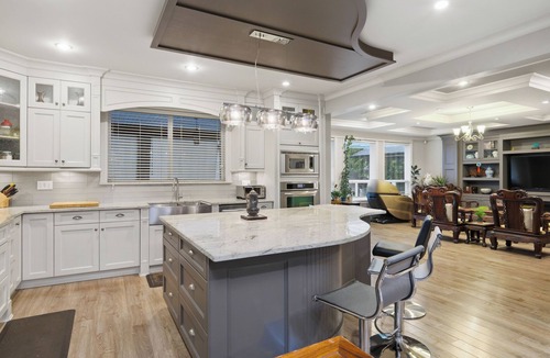 Southwest Gordon Estate House | Bright & Spacious 4BR Retreat in Heart of Langley