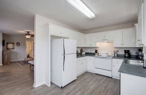 Augusta Cottage | Bright Spacious Augusta Cottage - 1 Bedroom Studio With Parking