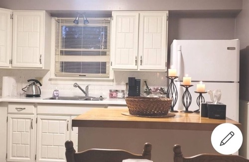 Chatham-Kent House | Bright & Spacious Traditional Chatham home near Downdown
