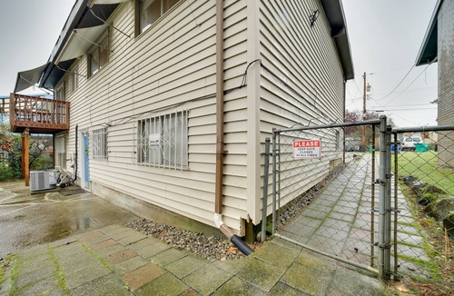 Brighton Apartment | Brighton Basement Suite Near Park & Light Rail