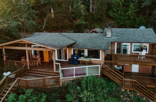 Brinnon House | Brinnon · View/Sauna/Massage Chair/Oysters on the Water