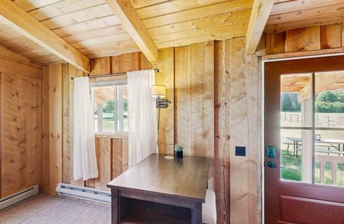 Sula House | BroadAxe Lodge, Big Horn (cabin 3)