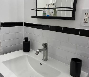 Bedford-Stuyvesant House | Brooklyn - Bed-Stuy - Spacious Private 2BR Apartment