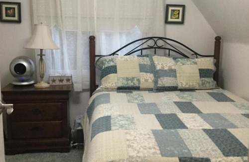 Peterborough Apartment | Burley's Executive Garden Suite