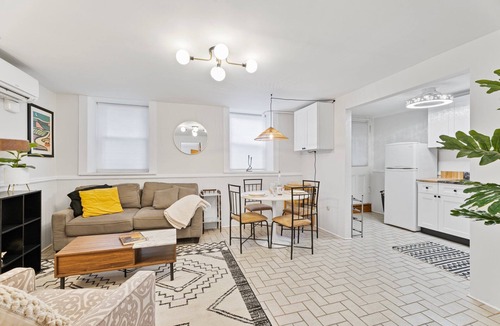 Ithaca House | C1: Boho Downtown (2bed/2ba), parking