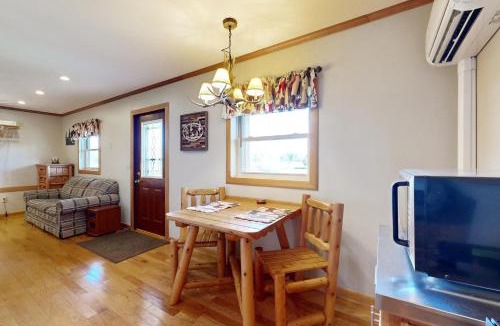 Murphysboro House | Cabin 2: Lakeside in Murphysboro